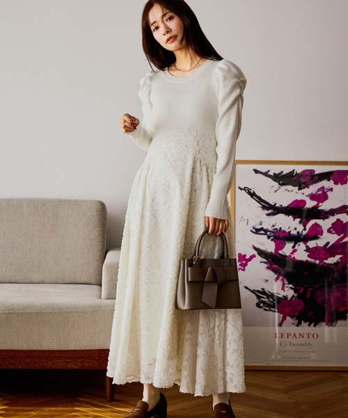 mysty woman（ミスティウーマン）の「カットジャガードドッキングワンピース 636605（ワンピース・レディース・ブラック/ピンクベージュ/アイボリー・FREE）」の2枚目の写真