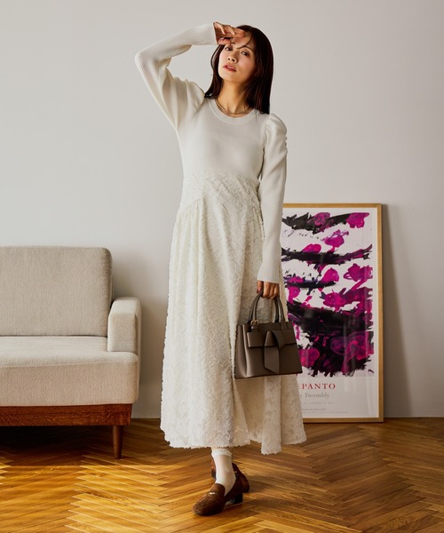 mysty woman(ミスティウーマン)の「カットジャガードドッキングワンピース 636605(ワンピース・レディース・ブラック/ピンクベージュ/アイボリー・FREE)」の22枚目の写真