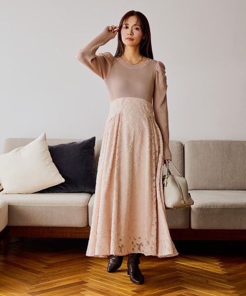 mysty woman(ミスティウーマン)の「カットジャガードドッキングワンピース 636605(ワンピース・レディース・ブラック/ピンクベージュ/アイボリー・FREE)」の18枚目の写真