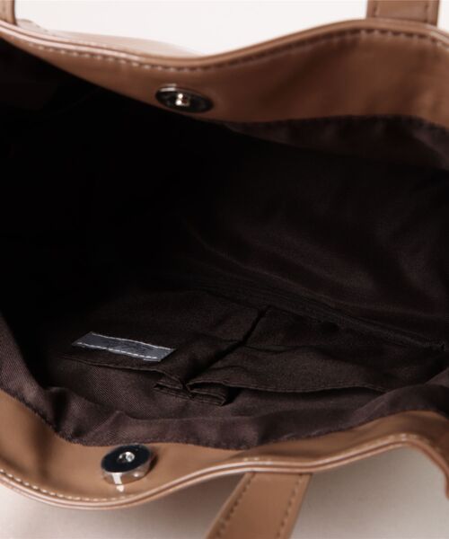 Three Four Time（ｽﾘｰﾌｫｰﾀｲﾑ）の「ソフトエナメルショッパーBAG S（トートバッグ・レディース・ベージュ/グレー/ブラック/レオパード・FREE）」の21枚目の写真