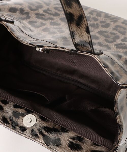 Three Four Time（ｽﾘｰﾌｫｰﾀｲﾑ）の「ソフトエナメルショッパーBAG S（トートバッグ・レディース・ベージュ/グレー/ブラック/レオパード・FREE）」の18枚目の写真