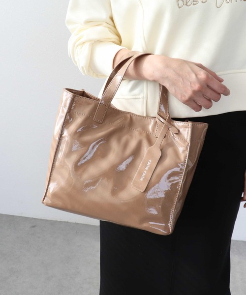 Three Four Time（ｽﾘｰﾌｫｰﾀｲﾑ）の「ソフトエナメルショッパーBAG S（トートバッグ・レディース・ベージュ/グレー/ブラック/レオパード・FREE）」の2枚目の写真