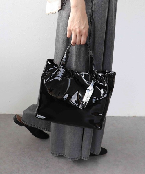 Three Four Time（ｽﾘｰﾌｫｰﾀｲﾑ）の「ソフトエナメルショッパーBAG S（トートバッグ・レディース・ベージュ/グレー/ブラック/レオパード・FREE）」の8枚目の写真