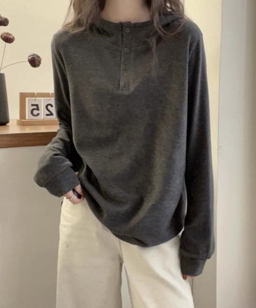 SallyLunn(サリーラン)の「ヘンリーネックフーディー(パーカー・レディース・ベージュ/グレー・LARGE/MEDIUM)」の1枚目の写真