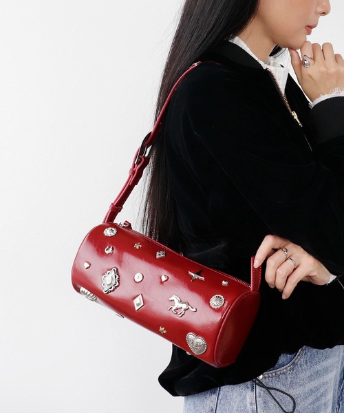 Three Four Time（ｽﾘｰﾌｫｰﾀｲﾑ）の「コンチョドラムボストンBAG（ショルダーバッグ・レディース・シルバー/ブラック/レッド・FREE）」の2枚目の写真