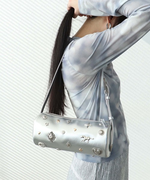 Three Four Time（ｽﾘｰﾌｫｰﾀｲﾑ）の「コンチョドラムボストンBAG（ショルダーバッグ・レディース・シルバー/ブラック/レッド・FREE）」の3枚目の写真