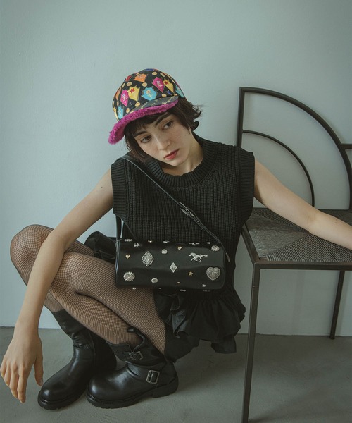 Three Four Time（ｽﾘｰﾌｫｰﾀｲﾑ）の「コンチョドラムボストンBAG（ショルダーバッグ・レディース・シルバー/ブラック/レッド・FREE）」の4枚目の写真