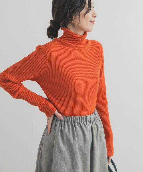 URBAN RESEARCH DOORS(アーバンリサーチドアーズ)の「タートルネックリブニット(ニット/セーター・レディース・オレンジ/オフホワイト/ブラック・FREE)」の3枚目の写真