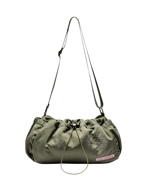 AMESWORLDWIDE(アメスワールドワイド)の「DRAWSTRING CROSS BAG KHAKI(メッセンジャーバッグ・レディース・その他・FREE)」の4枚目の写真