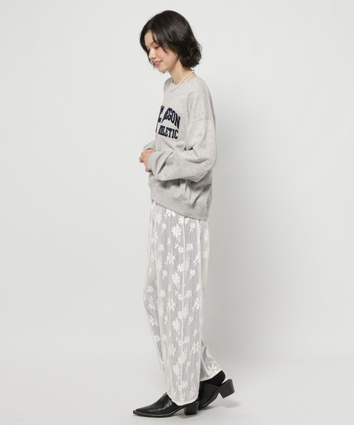 niko and...(ニコアンド)の「ブラッシュエンブロ裏毛プルオーバー(スウェット・レディース・ネイビー/レッド/グレー・MEDIUM/LARGE)」の9枚目の写真