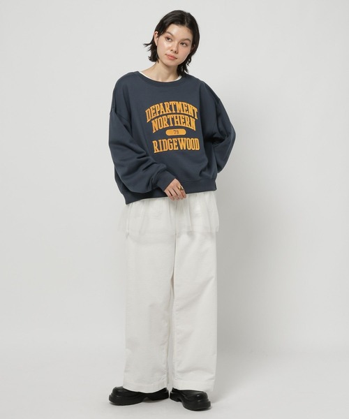 niko and...(ニコアンド)の「ブラッシュエンブロ裏毛プルオーバー(スウェット・レディース・ネイビー/レッド/グレー・MEDIUM/LARGE)」の11枚目の写真