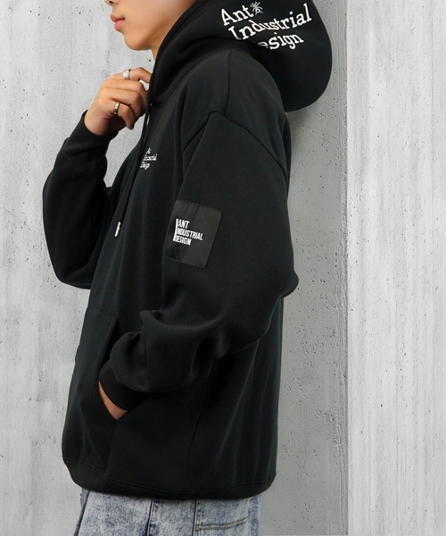 L'atelier(ラトリエ)の「グラフィック パーカー ワイド 長袖スウェット ワンポイント ロゴ(パーカー・メンズ・ブラック系その他2/ホワイト系2/ブラック系2・L/LL/M)」の15枚目の写真