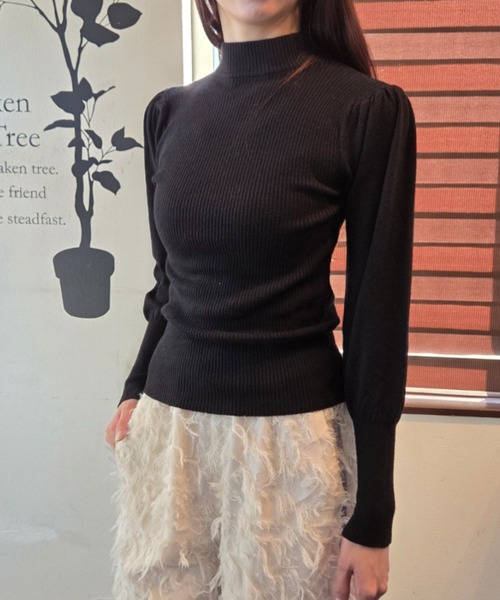 tolene(トレネ)の「ボリューム袖ハイネックリブニットトップス(ニット/セーター・レディース・ブラック/ホワイト・FREE)」の21枚目の写真