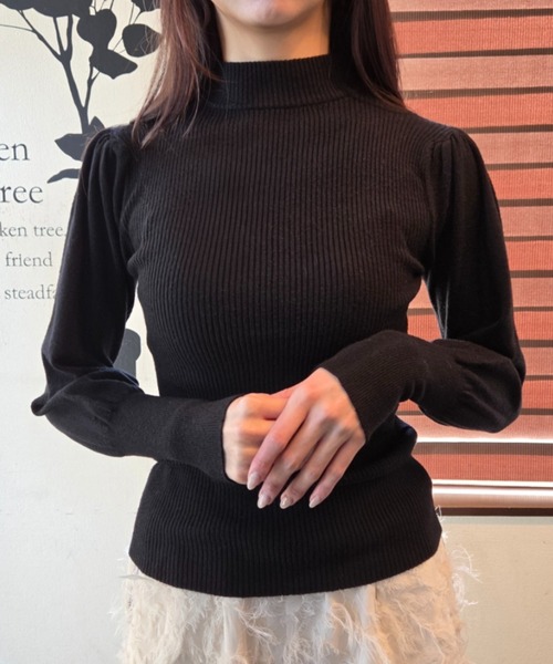 tolene(トレネ)の「ボリューム袖ハイネックリブニットトップス(ニット/セーター・レディース・ブラック/ホワイト・FREE)」の13枚目の写真