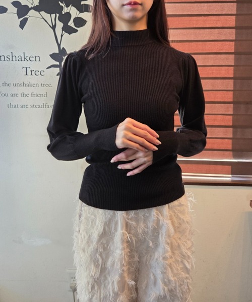 tolene(トレネ)の「ボリューム袖ハイネックリブニットトップス(ニット/セーター・レディース・ブラック/ホワイト・FREE)」の20枚目の写真