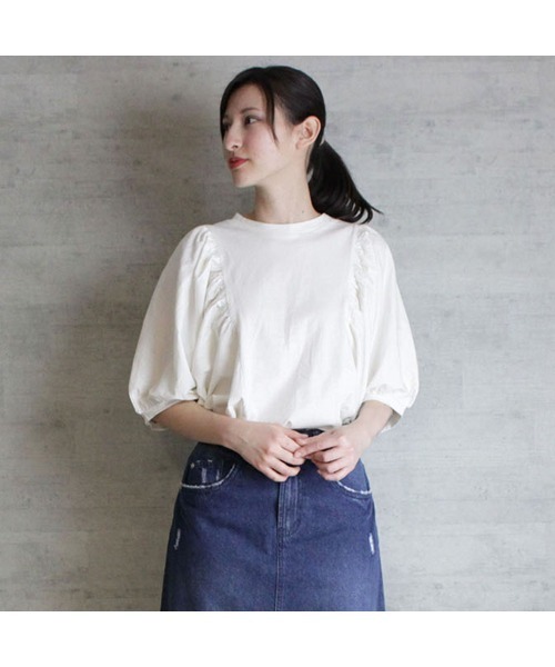 aity(アイティ)の「M-5L ギャザー袖ドルマン 半袖カットソー 夏服(Tシャツ/カットソー・レディース・ライトベージュ/ブラック/ホワイト/チャコールグレー・4L~5L/LL~3L/M~L)」の2枚目の写真