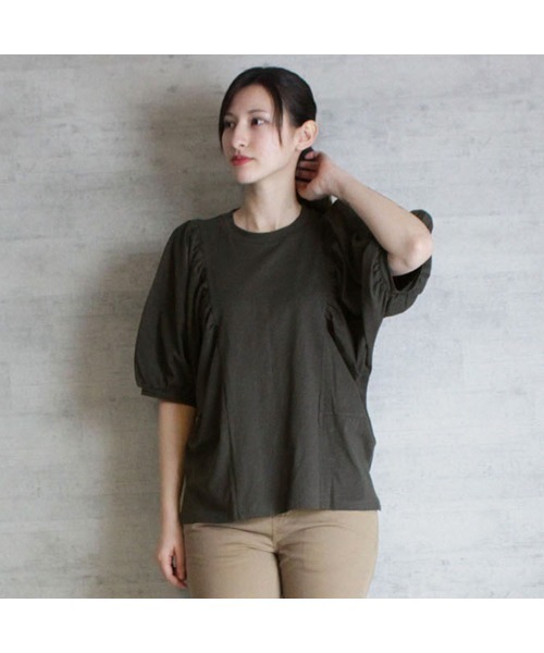 aity(アイティ)の「M-5L ギャザー袖ドルマン 半袖カットソー 夏服(Tシャツ/カットソー・レディース・ライトベージュ/ブラック/ホワイト/チャコールグレー・4L~5L/LL~3L/M~L)」の4枚目の写真