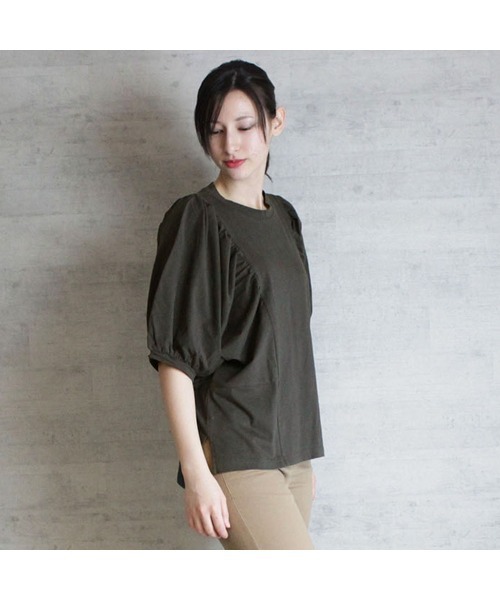 aity(アイティ)の「M-5L ギャザー袖ドルマン 半袖カットソー 夏服(Tシャツ/カットソー・レディース・ライトベージュ/ブラック/ホワイト/チャコールグレー・4L~5L/LL~3L/M~L)」の5枚目の写真