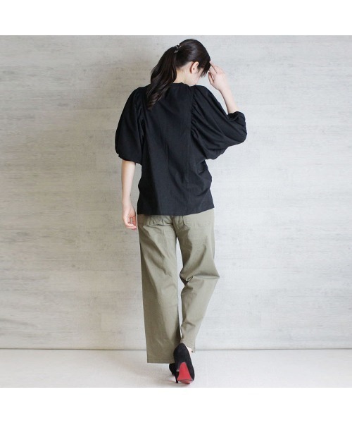 aity(アイティ)の「M-5L ギャザー袖ドルマン 半袖カットソー 夏服(Tシャツ/カットソー・レディース・ライトベージュ/ブラック/ホワイト/チャコールグレー・4L~5L/LL~3L/M~L)」の14枚目の写真