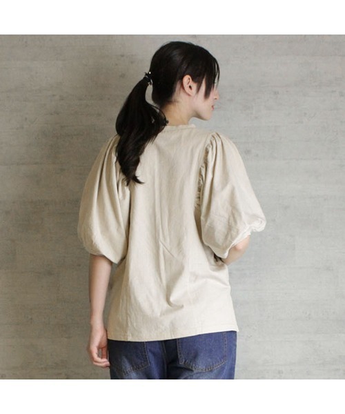 aity(アイティ)の「M-5L ギャザー袖ドルマン 半袖カットソー 夏服(Tシャツ/カットソー・レディース・ライトベージュ/ブラック/ホワイト/チャコールグレー・4L~5L/LL~3L/M~L)」の21枚目の写真