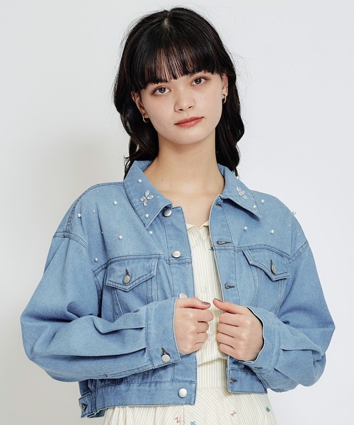REDYAZEL(レディアゼル)の「フラワービジューパールデニムジャケット(デニムジャケット・レディース・サックスブルー/ブルー・FREE)」の1枚目の写真