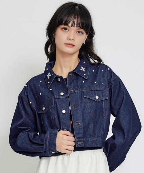 REDYAZEL(レディアゼル)の「フラワービジューパールデニムジャケット(デニムジャケット・レディース・サックスブルー/ブルー・FREE)」の2枚目の写真