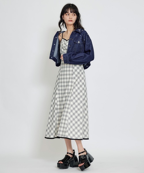 REDYAZEL(レディアゼル)の「フラワービジューパールデニムジャケット(デニムジャケット・レディース・サックスブルー/ブルー・FREE)」の7枚目の写真