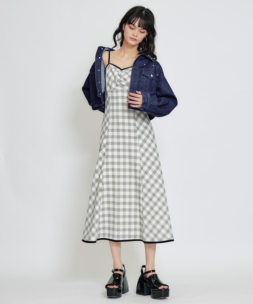 REDYAZEL(レディアゼル)の「フラワービジューパールデニムジャケット(デニムジャケット・レディース・サックスブルー/ブルー・FREE)」の9枚目の写真