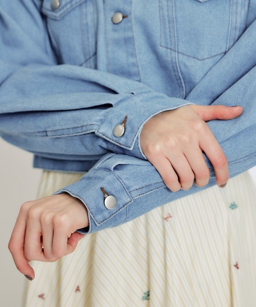 REDYAZEL(レディアゼル)の「フラワービジューパールデニムジャケット(デニムジャケット・レディース・サックスブルー/ブルー・FREE)」の21枚目の写真