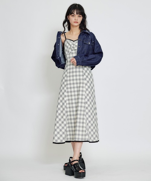 REDYAZEL(レディアゼル)の「フラワービジューパールデニムジャケット(デニムジャケット・レディース・サックスブルー/ブルー・FREE)」の5枚目の写真