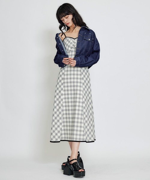 REDYAZEL(レディアゼル)の「フラワービジューパールデニムジャケット(デニムジャケット・レディース・サックスブルー/ブルー・FREE)」の6枚目の写真