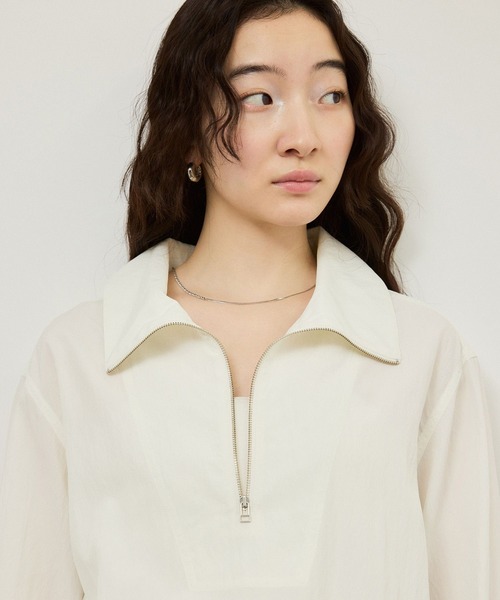 ADAM ET ROPE'（アダムエロペ）の「ハーフZIPシャツ（シャツ/ブラウス・レディース・オフホワイト/チャコールグレー・FREE）」の6枚目の写真