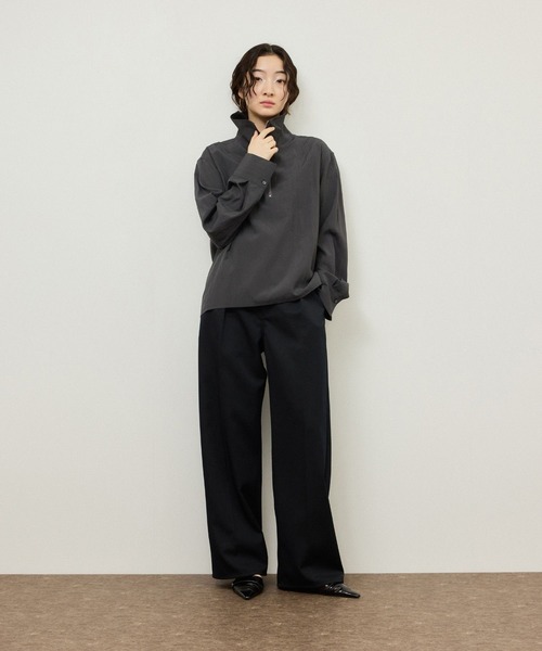 ADAM ET ROPE'（アダムエロペ）の「ハーフZIPシャツ（シャツ/ブラウス・レディース・オフホワイト/チャコールグレー・FREE）」の3枚目の写真