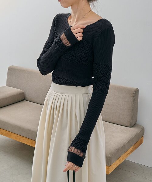 CAPRICIEUX LE'MAGE（カプリシューレマージュ）の「シャーリングニット（ニット/セーター・レディース・ブラック/ホワイト/ピンク・FREE）」の17枚目の写真