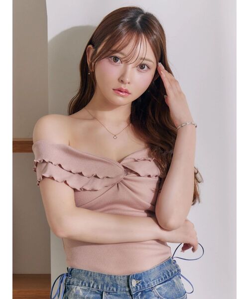 EATME（イートミー）の「オフショルツイストフリルTOP（Tシャツ/カットソー・レディース・ピンク/グレー/ブラック・FREE）」の4枚目の写真