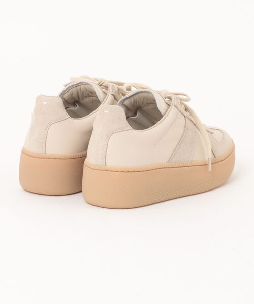 Maison Margiela（メゾンマルジェラ）の「Maison Margiela SNEAKERS（スニーカー・レディース・ベージュ・38/37/36/39）」の2枚目の写真
