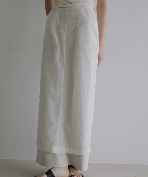 anuke（アンヌーク）の「Sheer Workpocket Skirt（スカート・レディース・アイボリー/チャコールグレー・38inch/36inch）」の2枚目の写真