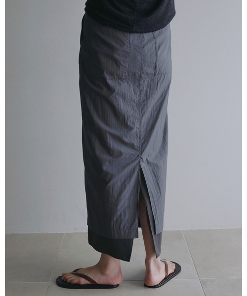 anuke（アンヌーク）の「Sheer Workpocket Skirt（スカート・レディース・アイボリー/チャコールグレー・38inch/36inch）」の7枚目の写真