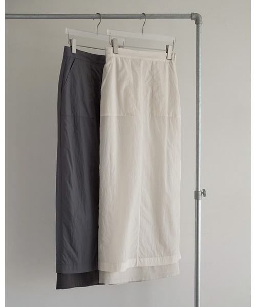 anuke（アンヌーク）の「Sheer Workpocket Skirt（スカート・レディース・アイボリー/チャコールグレー・38inch/36inch）」の17枚目の写真