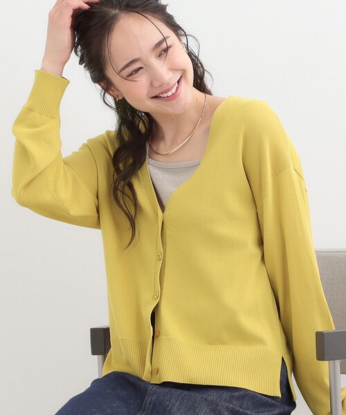 SHOO・LA・RUE(シューラルー)の「【洗濯機可/ひんやり/UV】さらっとしたタッチが心地よい ショート丈Vカーディガン(カーディガン/ボレロ・レディース・ブルー系その他/マスタード/ダークブラウン/ライトグレー/ブラック・04/03/02/01)」の5枚目の写真