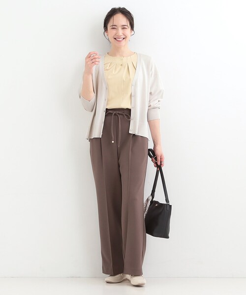 SHOO・LA・RUE(シューラルー)の「【洗濯機可/ひんやり/UV】さらっとしたタッチが心地よい ショート丈Vカーディガン(カーディガン/ボレロ・レディース・ブルー系その他/マスタード/ダークブラウン/ライトグレー/ブラック・04/03/02/01)」の11枚目の写真