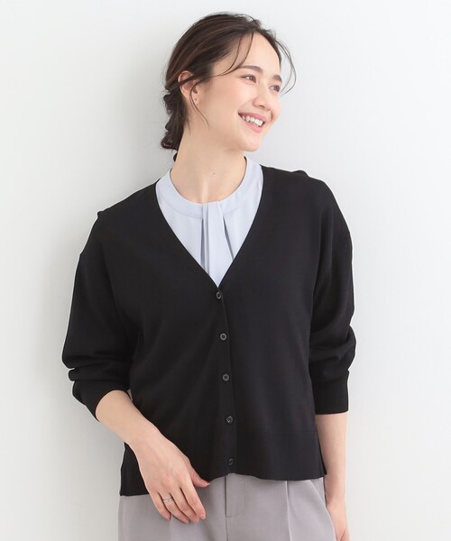 SHOO・LA・RUE(シューラルー)の「【洗濯機可/ひんやり/UV】さらっとしたタッチが心地よい ショート丈Vカーディガン(カーディガン/ボレロ・レディース・ブルー系その他/マスタード/ダークブラウン/ライトグレー/ブラック・04/03/02/01)」の9枚目の写真