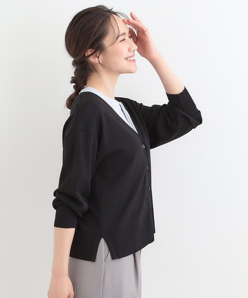 SHOO・LA・RUE(シューラルー)の「【洗濯機可/ひんやり/UV】さらっとしたタッチが心地よい ショート丈Vカーディガン(カーディガン/ボレロ・レディース・ブルー系その他/マスタード/ダークブラウン/ライトグレー/ブラック・04/03/02/01)」の8枚目の写真