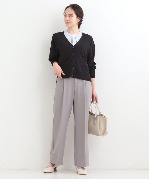 SHOO・LA・RUE(シューラルー)の「【洗濯機可/ひんやり/UV】さらっとしたタッチが心地よい ショート丈Vカーディガン(カーディガン/ボレロ・レディース・ブルー系その他/マスタード/ダークブラウン/ライトグレー/ブラック・04/03/02/01)」の7枚目の写真