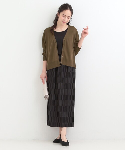 SHOO・LA・RUE(シューラルー)の「【洗濯機可/ひんやり/UV】さらっとしたタッチが心地よい ショート丈 Vネックカーディガン(カーディガン/ボレロ・レディース・ブルー系その他/マスタード/ダークブラウン/ライトグレー/ブラック・04/03/02/01)」の20枚目の写真
