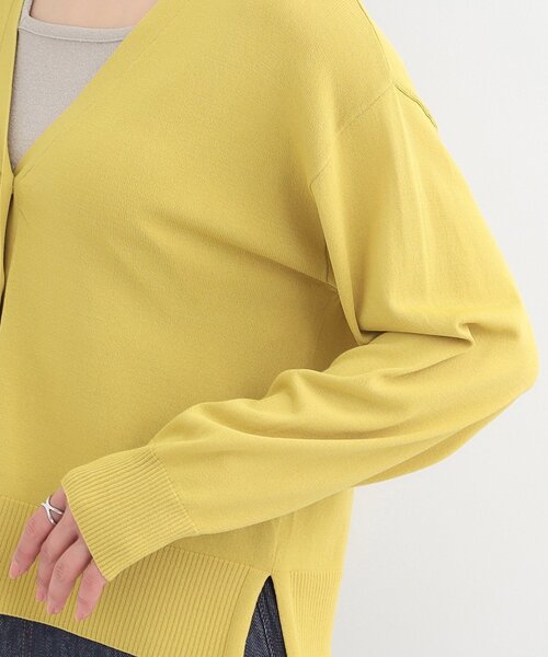 SHOO・LA・RUE(シューラルー)の「【洗濯機可/ひんやり/UV】さらっとしたタッチが心地よい ショート丈Vカーディガン(カーディガン/ボレロ・レディース・ブルー系その他/マスタード/ダークブラウン/ライトグレー/ブラック・04/03/02/01)」の16枚目の写真