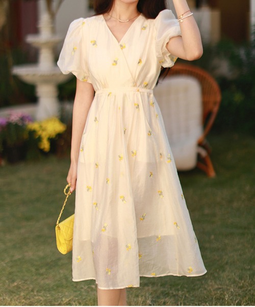 LUCPY(ラクピー)の「フラワープリントカシュクールロングワンピース(ワンピース・レディース・イエロー・X-LARGE/LARGE/MEDIUM/SMALL)」の3枚目の写真