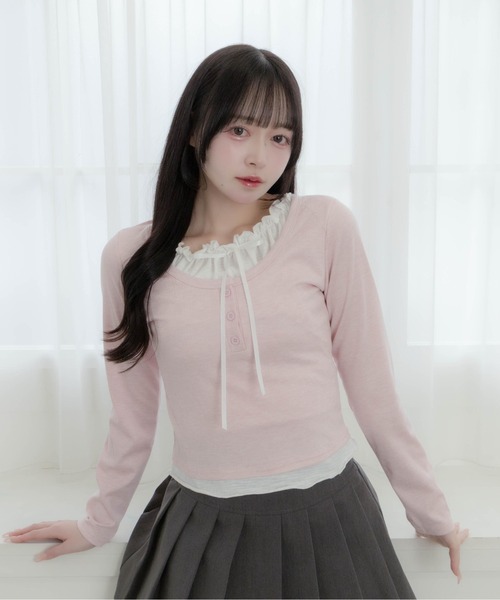 WEGO(ウィゴー)の「ヘンリーネックレースレイヤードトップス(Tシャツ/カットソー・レディース・ブラック/サックスブルー/ピンク・FREE)」の3枚目の写真