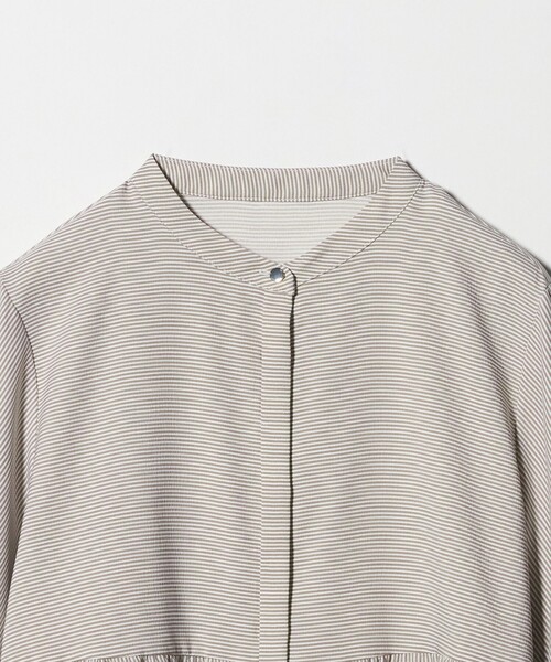 A DAY IN THE LIFE UNITED ARROWS(アデイインザライフユナイテッドアローズ)の「ペプラム バンドカラーブラウス 6分袖 <A DAY IN THE LIFE>(シャツ/ブラウス・レディース・ベージュ/ネイビー/ライム/ロイヤルブルー・FREE)」の12枚目の写真