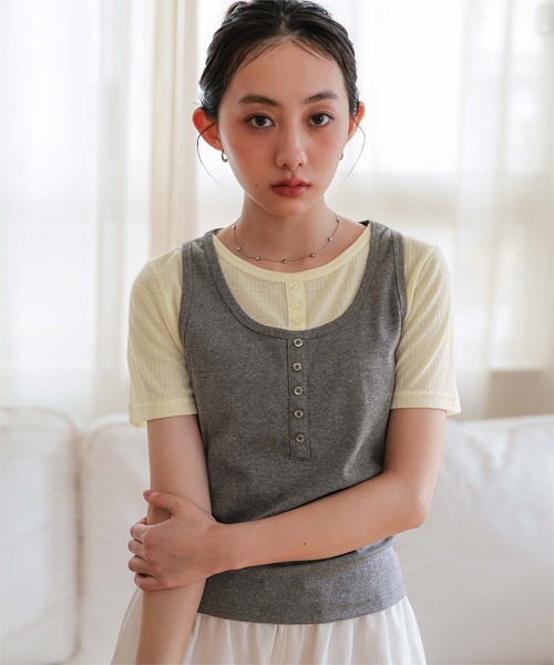miette(ミエット)の「レイヤードライク半袖トップス(Tシャツ/カットソー・レディース・チャコールグレー/ブラック/ネイビー/レッド・L/M/S)」の3枚目の写真